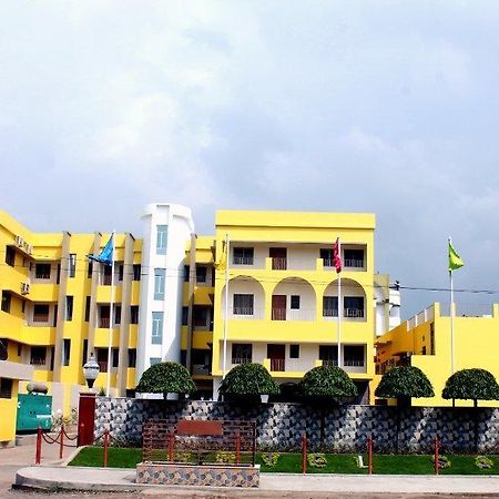 Hotel Samrat Baharampur Esterno foto