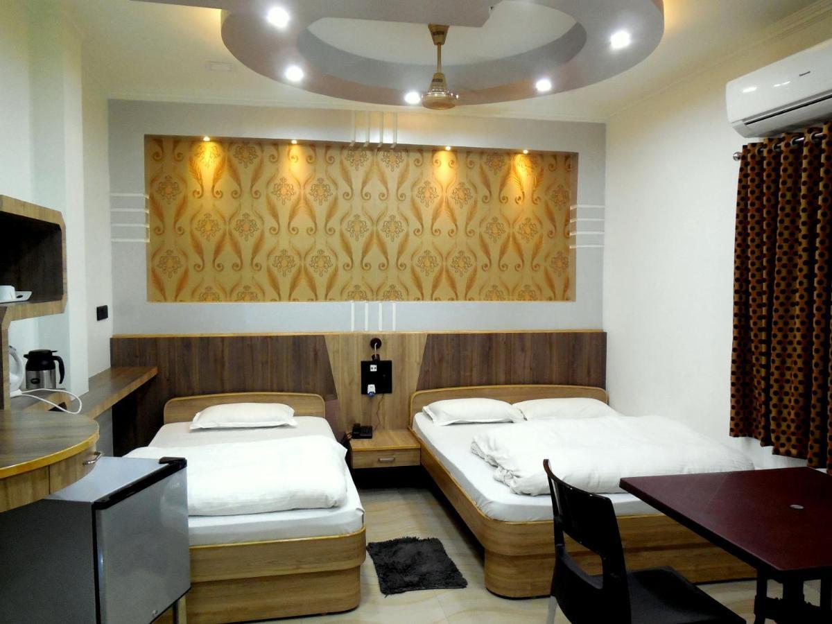 Hotel Samrat Baharampur Esterno foto