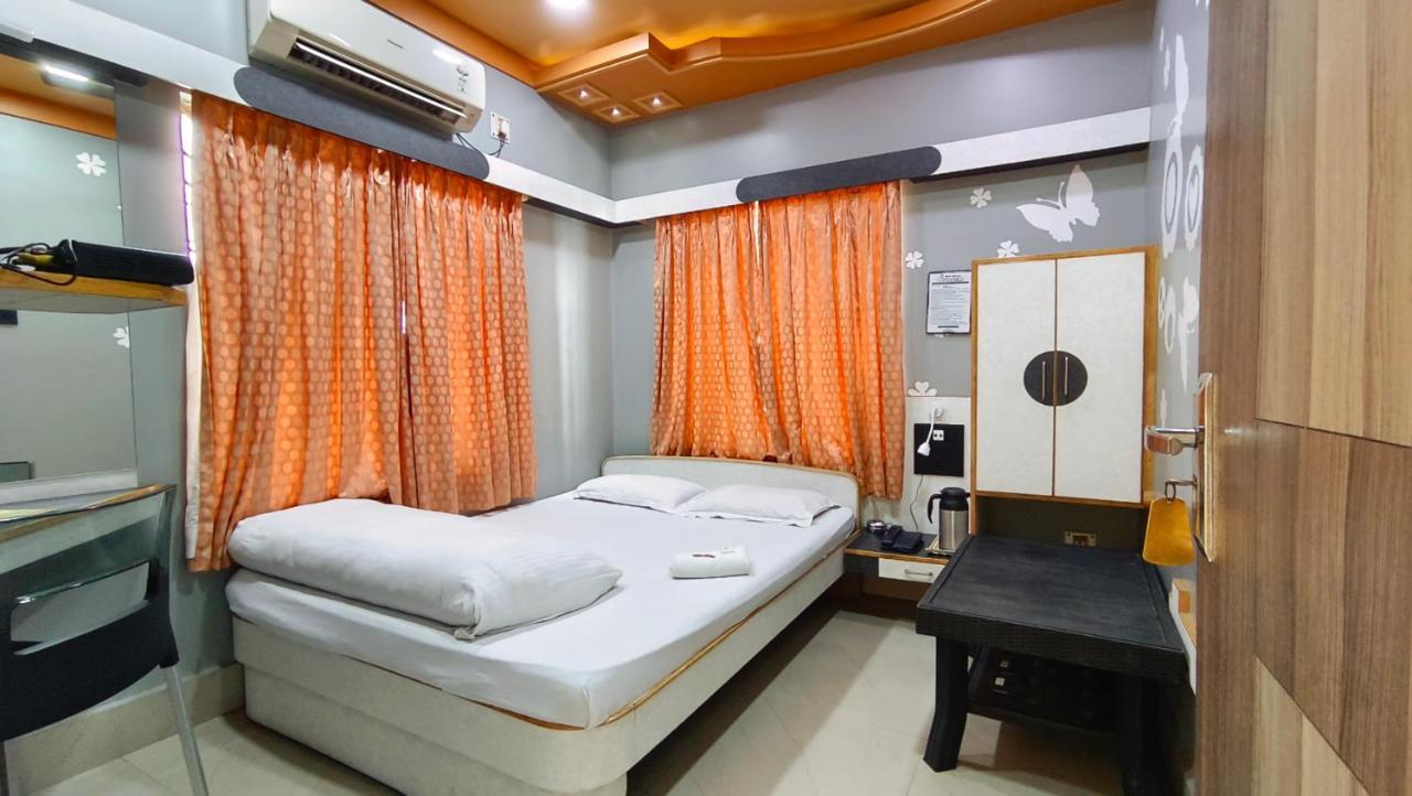 Hotel Samrat Baharampur Esterno foto