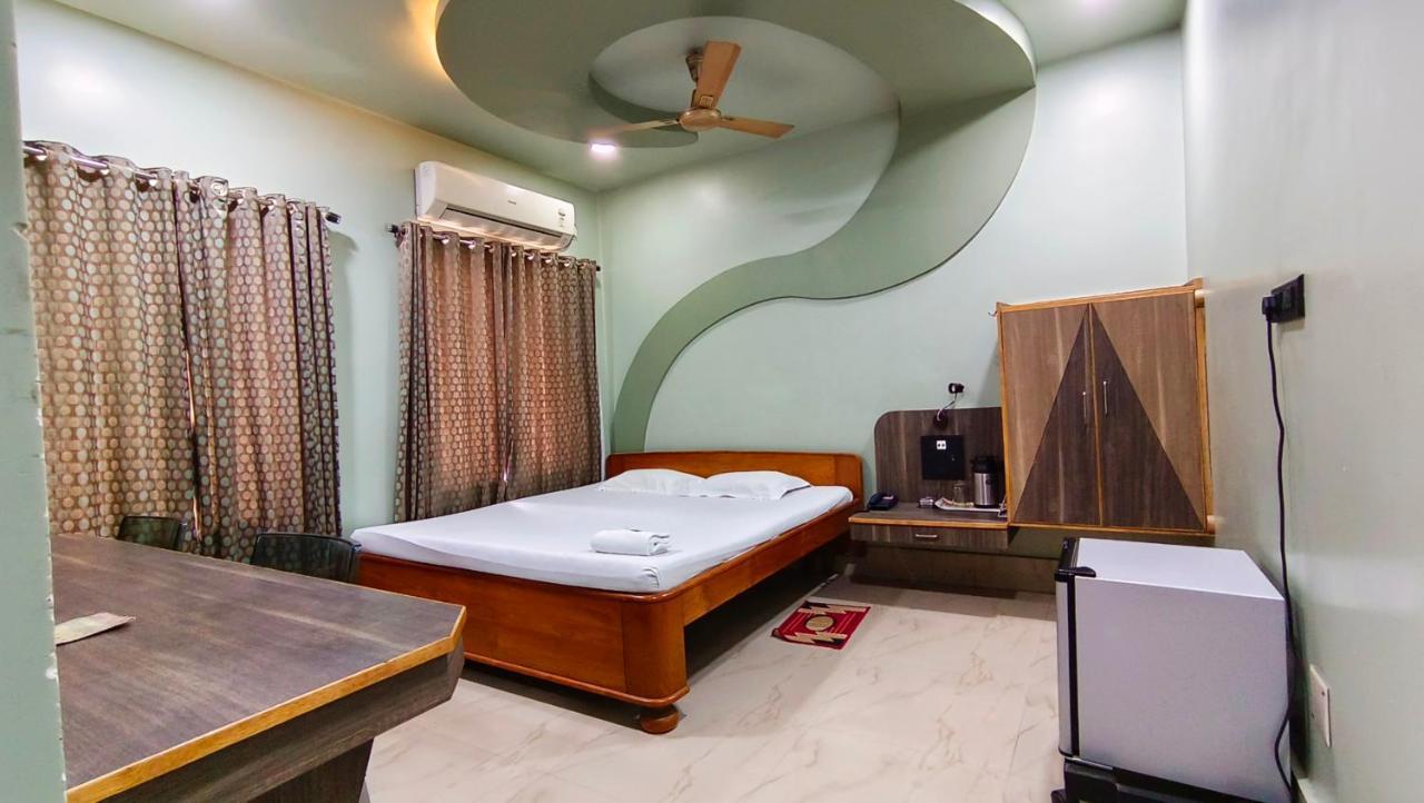Hotel Samrat Baharampur Esterno foto