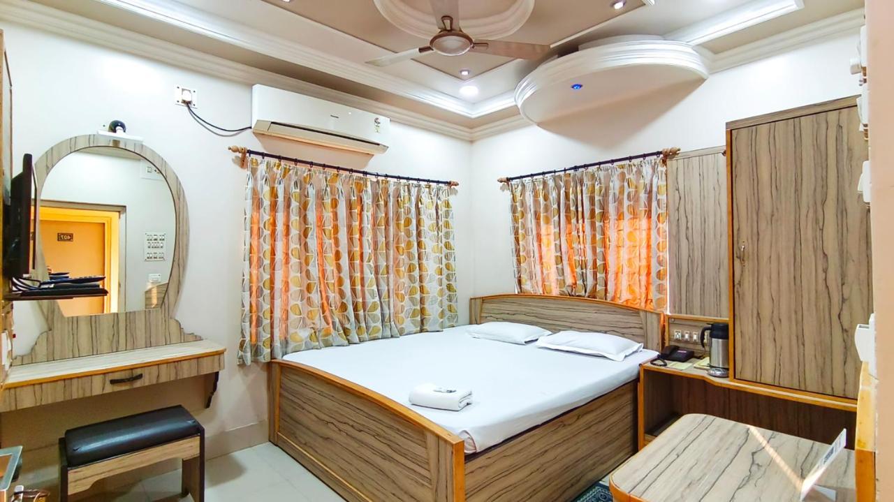 Hotel Samrat Baharampur Esterno foto