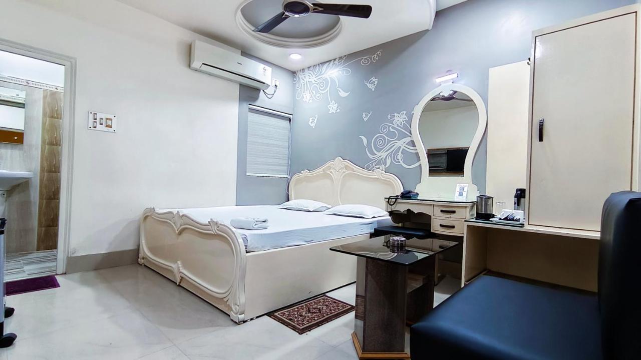 Hotel Samrat Baharampur Esterno foto
