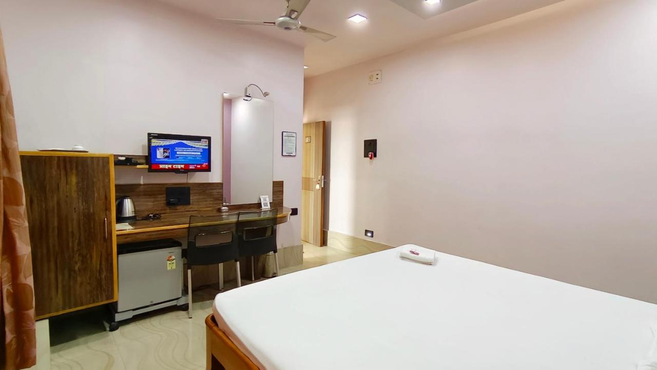 Hotel Samrat Baharampur Esterno foto