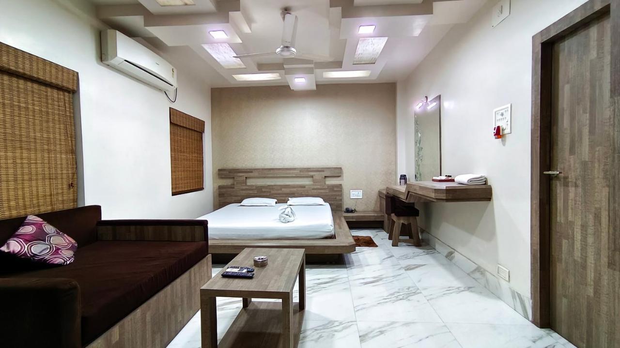 Hotel Samrat Baharampur Esterno foto