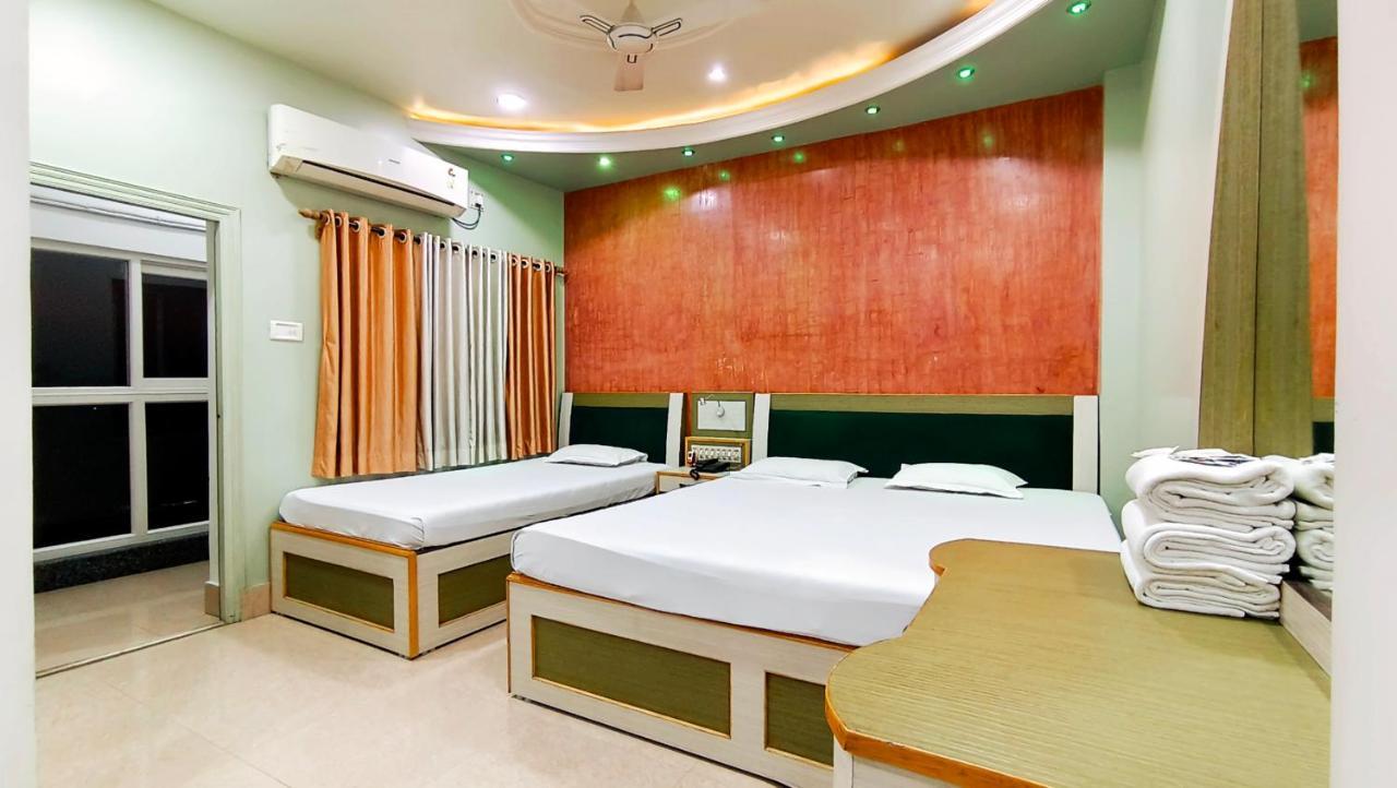 Hotel Samrat Baharampur Esterno foto