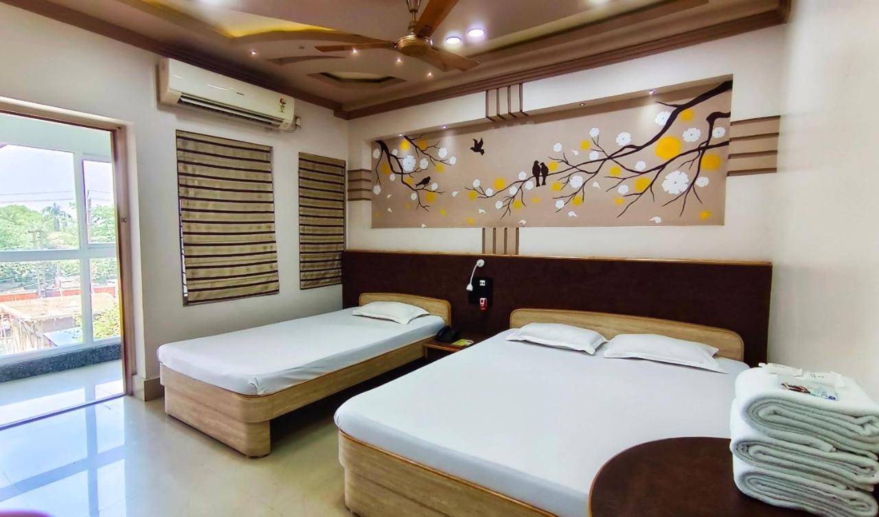 Hotel Samrat Baharampur Esterno foto