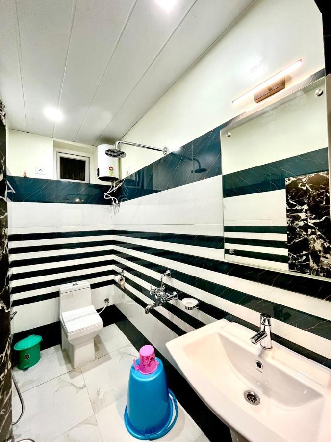 Hotel Samrat Baharampur Esterno foto