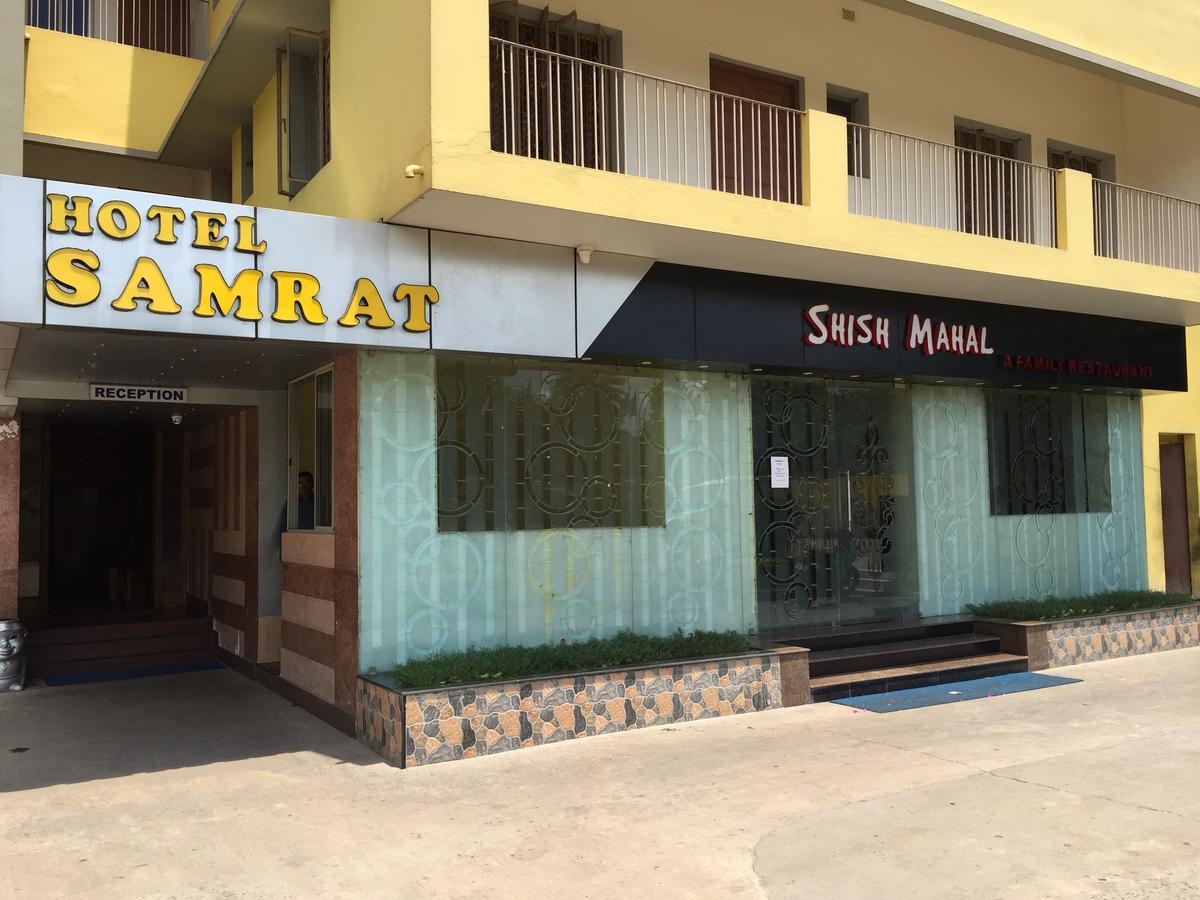 Hotel Samrat Baharampur Esterno foto