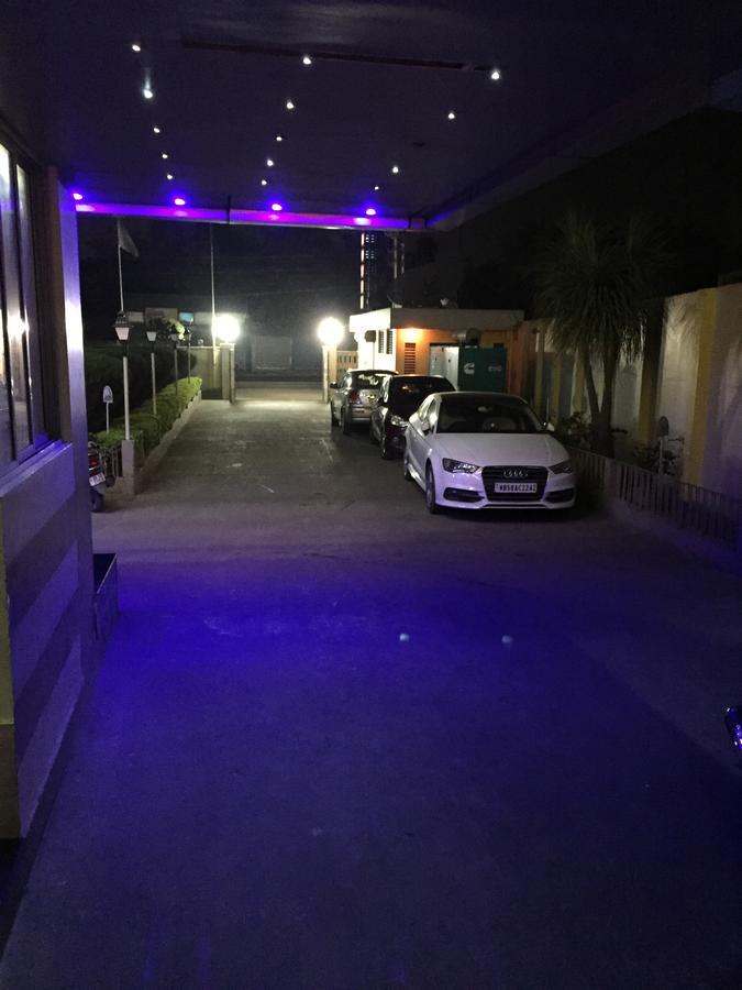 Hotel Samrat Baharampur Esterno foto