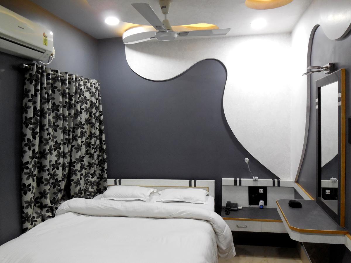 Hotel Samrat Baharampur Esterno foto