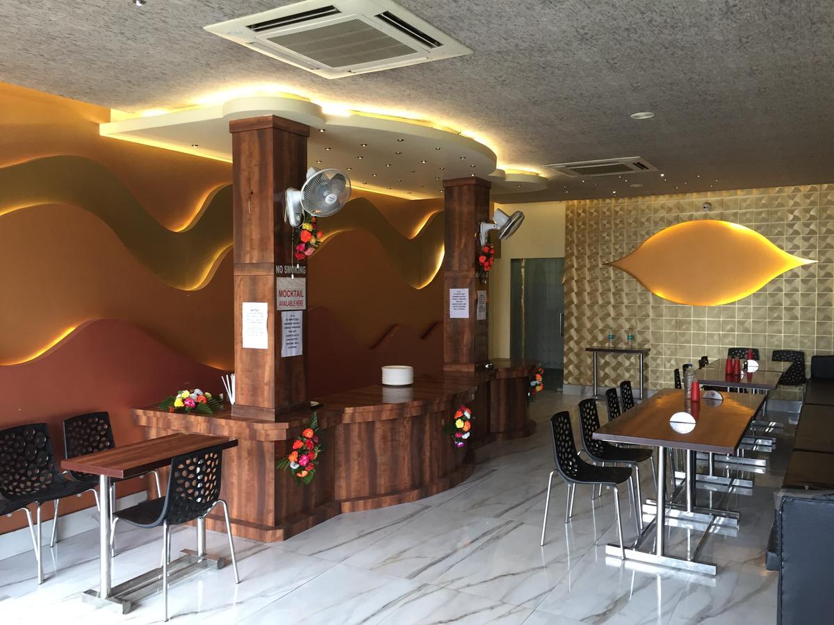 Hotel Samrat Baharampur Esterno foto