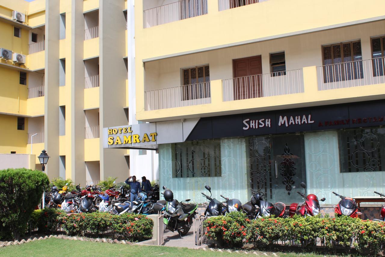 Hotel Samrat Baharampur Esterno foto