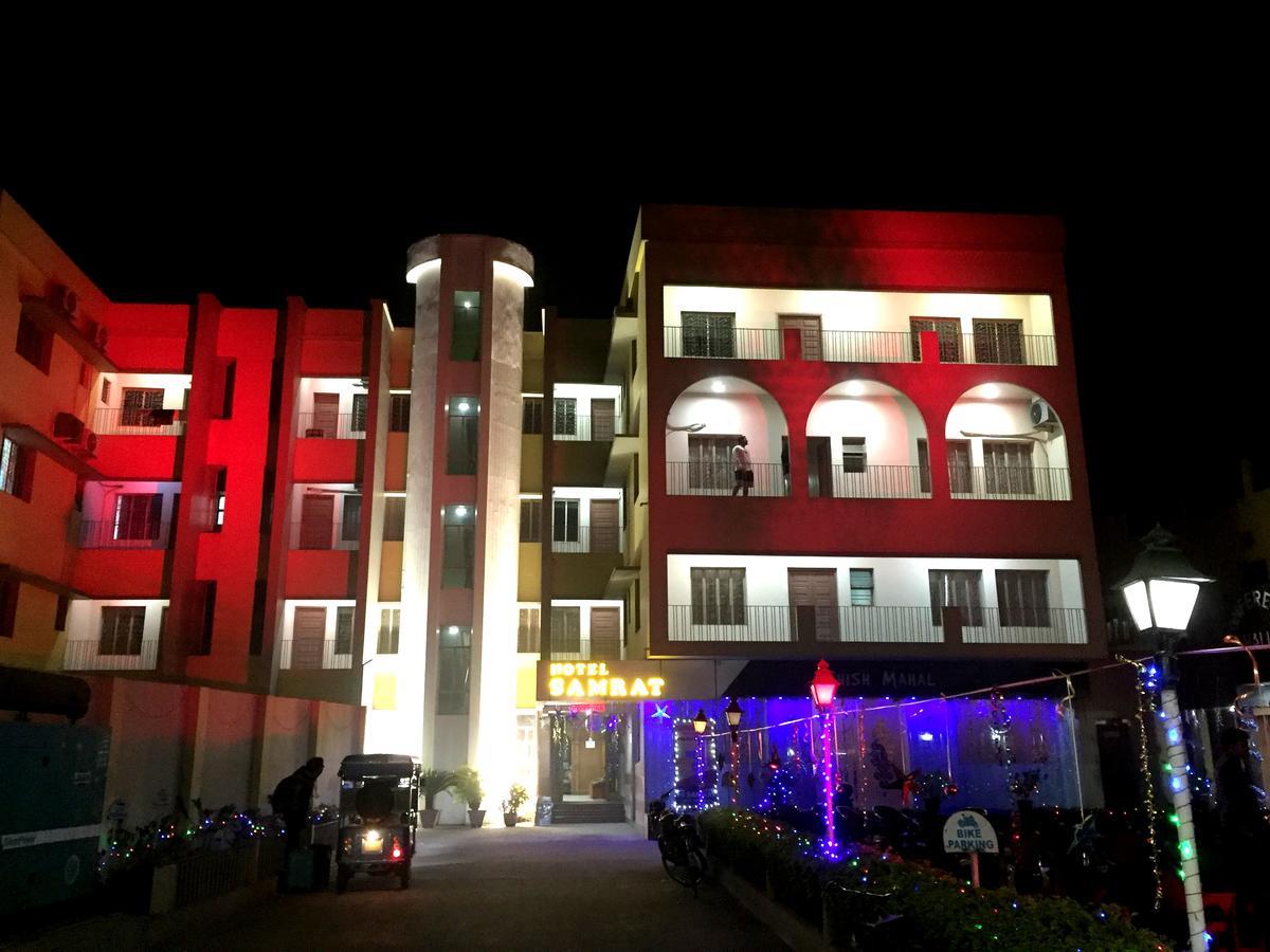 Hotel Samrat Baharampur Esterno foto